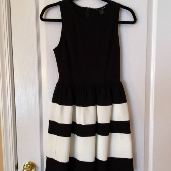 AQUA Black and white Striped Skater Dress (M) - Picture 2 of 7
